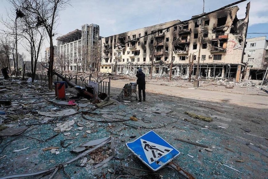 Cette photo est datée du 15 avril. Dans la description, on peut lire: «Les occupants de la région de Donetsk tiennent toute la ville en otage et la transforment peu à peu en un vaste camp de travail.»