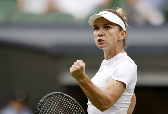 epa10052189 Simona Halep of Romania reacts during the 4th round match against Paula Badosa of Spain at the Wimbledon Championships, in Wimbledon, Britain, 04 July 2022. EPA/TOLGA AKMEN EDITORIAL USE O ...