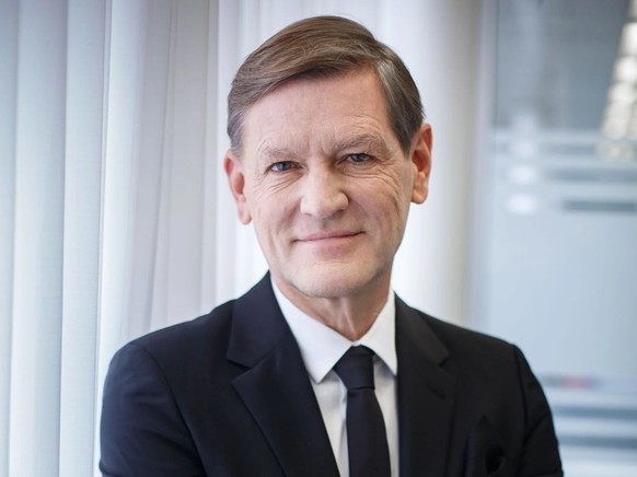 Flemming Ornskov est le directeur général de l&#039;ancienne filiale de Nestlé, Galderma. En 2024, il a gagné presque deux fois plus que Mark Schneider, l&#039;ancien PDG de Nestlé qui a échoué.