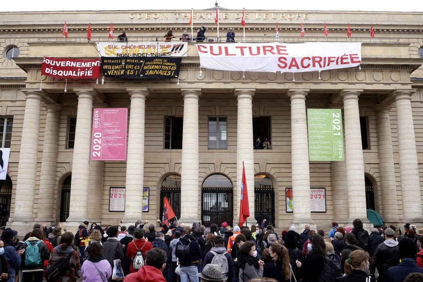 epa09067869 Demonstrators gather outside the Odeon Theatre and display banners reading &#039;Disqualified government&#039; and &#039;Sacrified culture on the facade of the building during a protest ag ...
