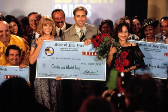 Nicolas Cage and Bridget Fonda in 2 Millionen Dollar Trinkgeld (1994)