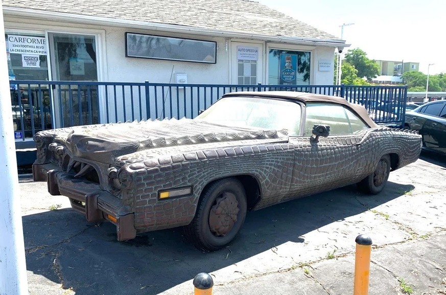 Alligator Cadillac. 
https://www.reddit.com/r/Shitty_Car_Mods/comments/1dx2ckx/i_caught_this_earlier_today/#lightbox