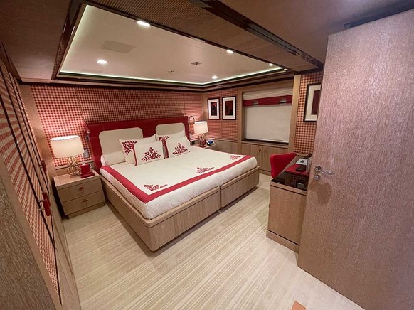 L'une des six cabines du yacht.