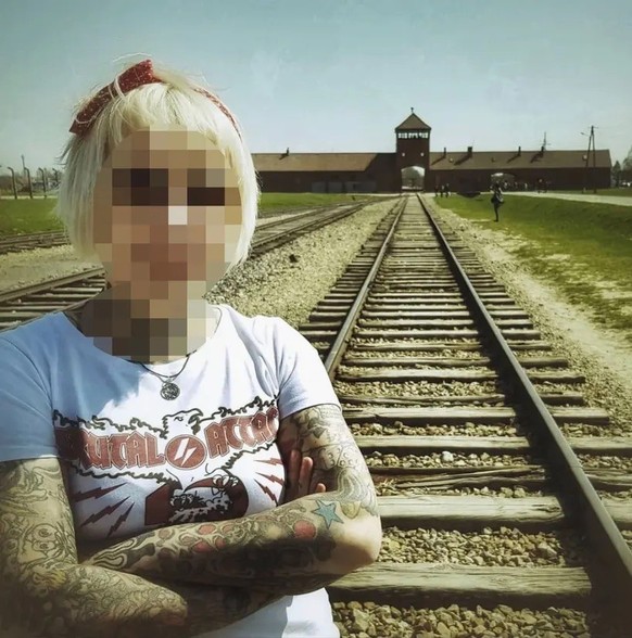 Une commune fribourgeoise confie ses enfants à une influenceuse néonazie.