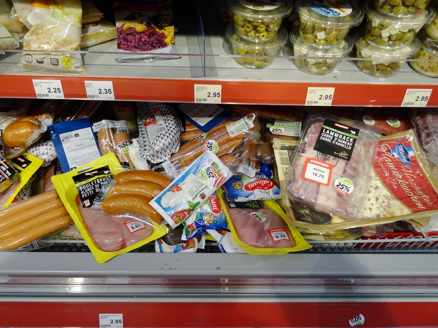 Si les actions promotionnelles et grosses démarques sont fréquentes chez Denner, la chaine a annoncé une baisse durable de nombreux produits
