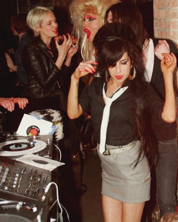 Amy Winehouse et les folles soirées londoniennes.
