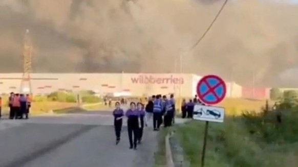 Plusieurs drones ukrainiens ont détruit de grands entrepôts ce week-end en Russie, dont ceux du centre de distribution Wildberries, dans la région de Moscou.