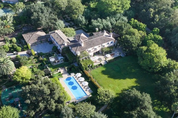 BGUK_3662806 - *EXCLUSIVE* Santa Barbara, CA Harry and Meghan appear ready to swap the California sunshine for British skies as preparations get underway at their Montecito mansion. New aerial photogr ...