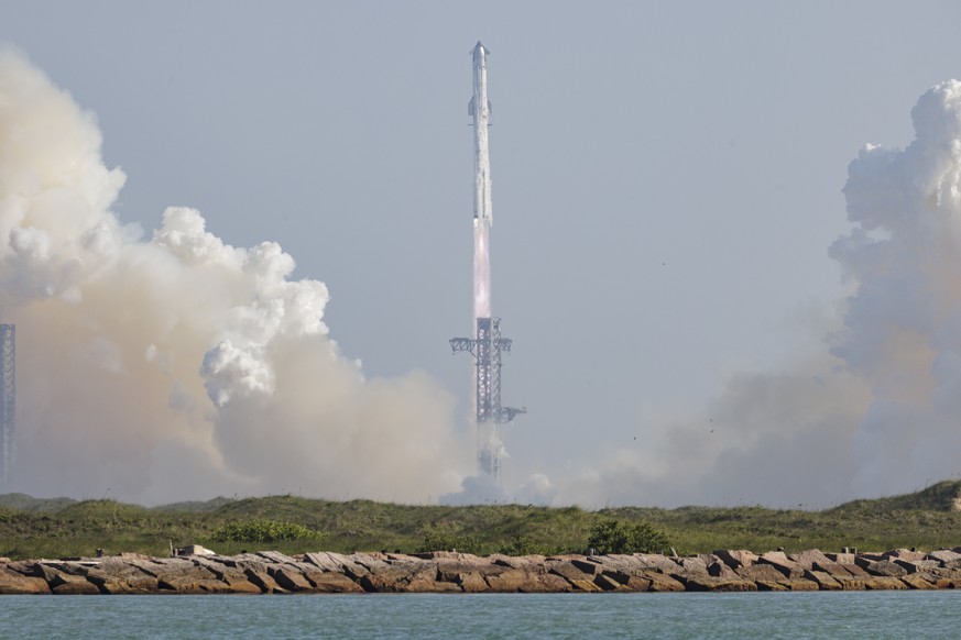 epa13131345 SpaceX's Starship V3 rocket launches from the Starbase facility as seen from South Padre Island, Texas, USA, 24 July 2026. For the first time, Starship will deploy V3 Starlink satelli ...