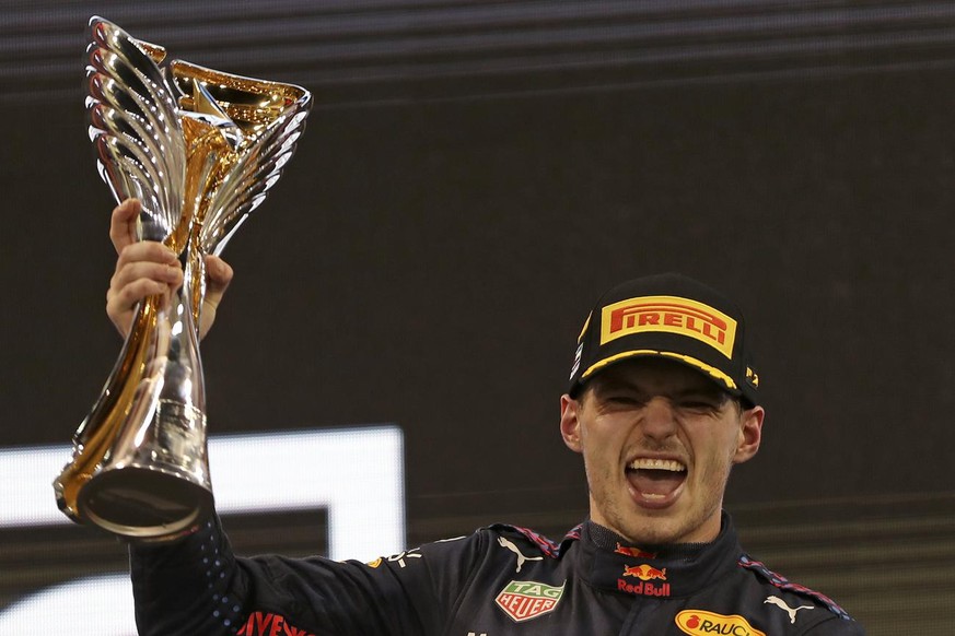 Max Verstappen est devenu champion du monde de F1 pour la première fois de sa carrière dimanche en remportant le GP d'Abou Dhabi devant Lewis Hamilton.