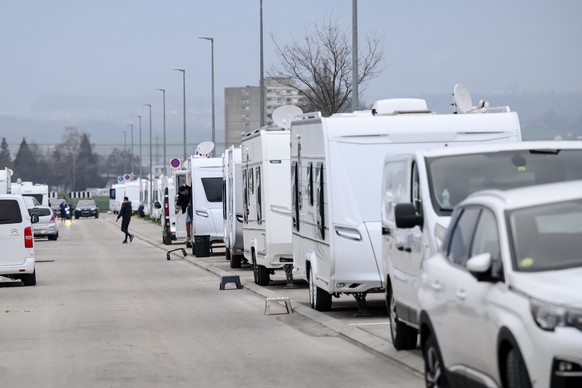 Une vue sur les caravannes des gens du voyage pres du site de Y-Parc le vendredi 8 mars 2024 a Yverdon. Les negociations ont finalement abouti entre le canton de Vaud et les gens du voyage qui s&#039; ...