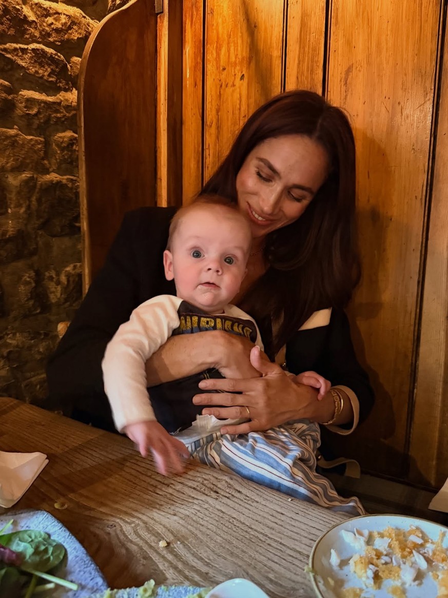 Kelly McKee Zajfen, l’une des meilleures amies de Meghan depuis près de vingt ans, est devenue la première amie californienne à lui rendre visite depuis le déménagement.