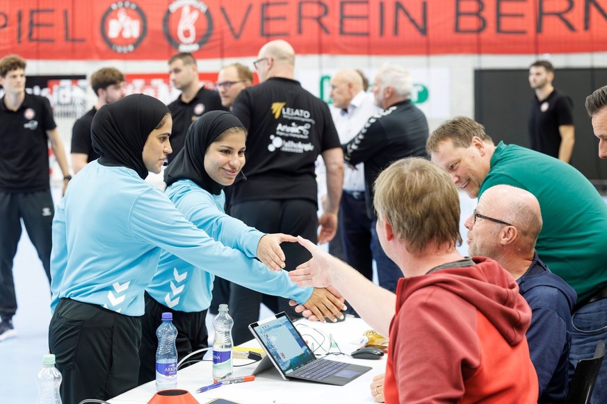 Les deux arbitres koweïtiennes sont globalement bien accueillies en Suisse.