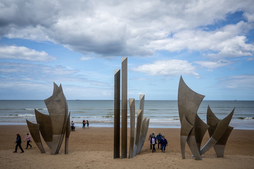 epa13112335 (FILE) - Tourists visit Les Braves monument on Omaha Beach ahead of the 82nd D-Day anniversary in Saint-Laurent-sur-Mer, Normandy, France, 05 June 2026 (reissued on 15 July 2026). France u ...