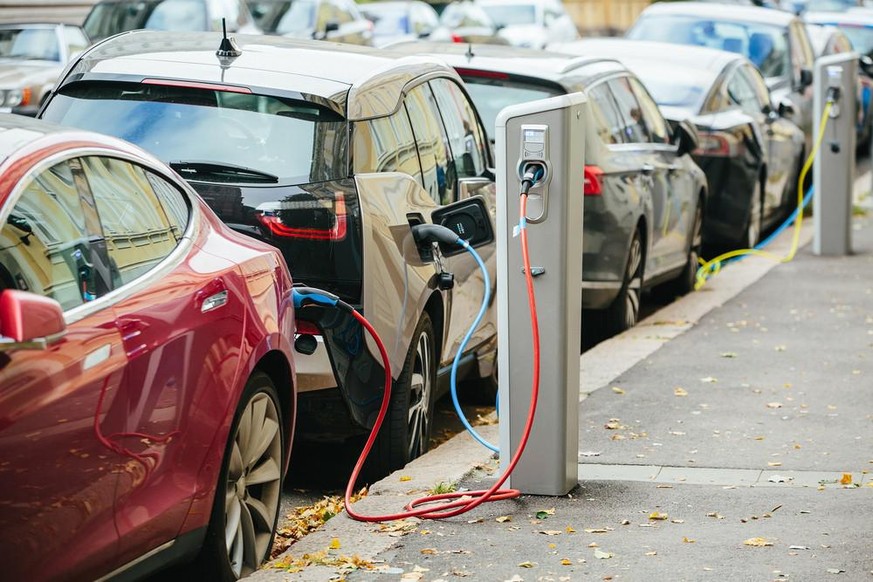 Comment les voitures électriques remplaceront les moteurs à combustion