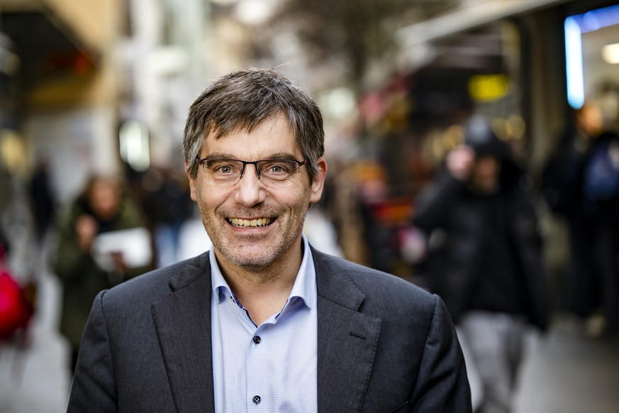 Roger Nordmann, ancien conseiller national socialiste et candidat a la candidature pour l&#039;election complementaire au Conseil d&#039;Etat vaudois, pose dans la rue de l&#039;Ale le mercredi 3 dece ...