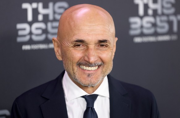 epa11079891 Head coach of the Italy national team Luciano Spalletti arrives for the Best FIFA Football Awards 2023 in London, Britain, 15 January 2024. EPA/NEIL HALL
