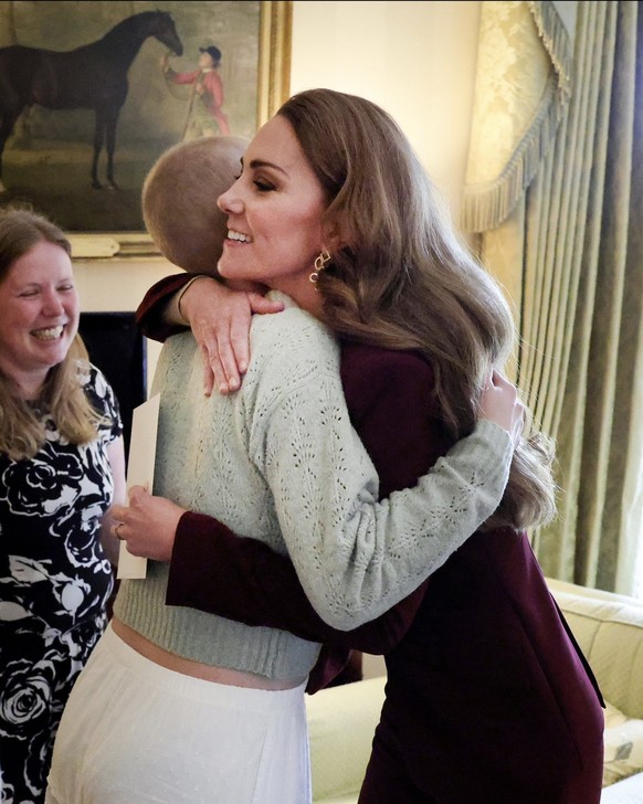 La princesse Kate a rempli son premier engagement depuis plusieurs semaines en accueillant une adolescente atteinte du cancer au château de Windsor.