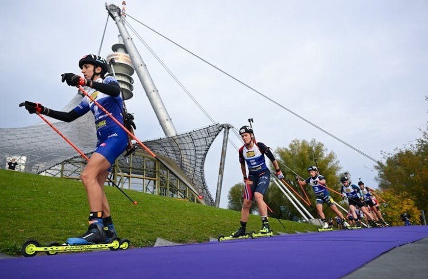 Les skis à roulettes, comme ici à Munich en 2025, sont une alternative à l'entraînement sur neige.