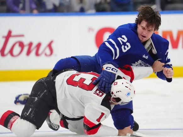 Nico Hischier (13) et les Devils ont un genou à terre