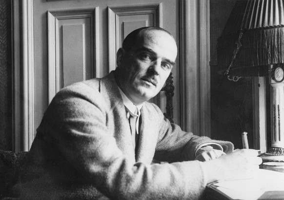 (Eingeschränkte Rechte für bestimmte redaktionelle Kunden in Deutschland. Limited rights for specific editorial clients in Germany.) *17.04.1897-07.12.1975+Schriftsteller, USA- am Schreibtisch- 1931 ( ...