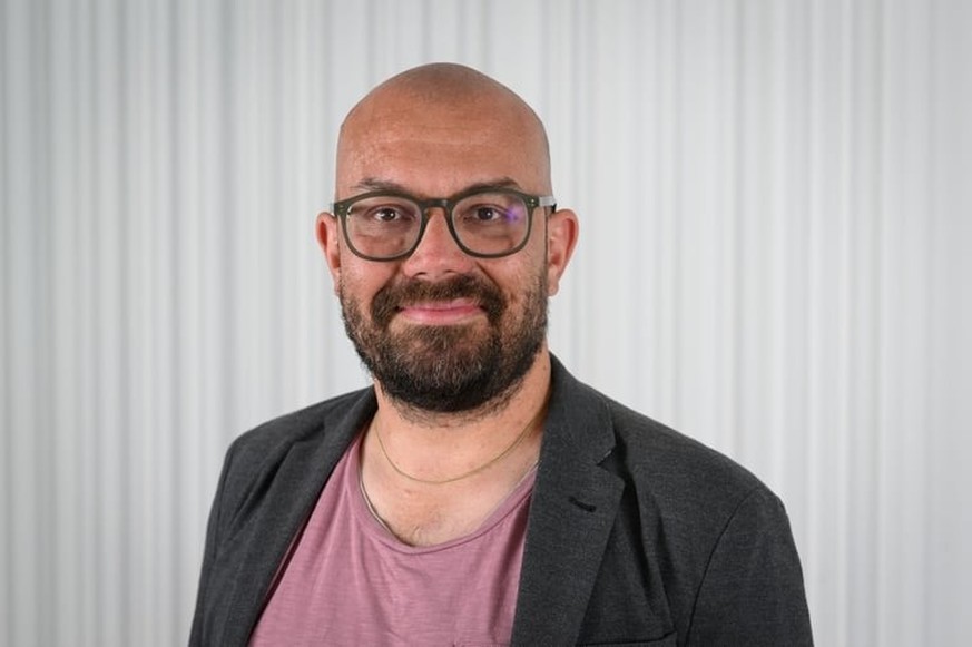 Reto Vogt est journaliste indépendant et expert en IA, médias et technologies.