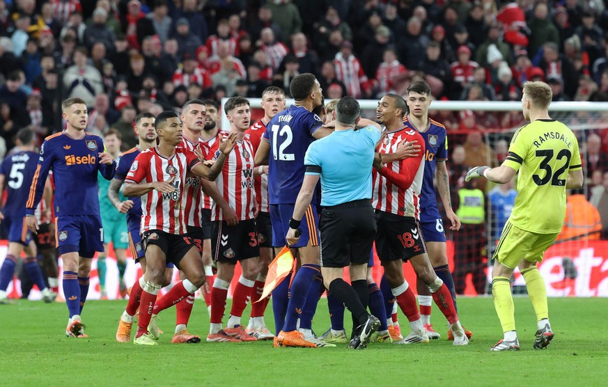 SUNDERLAND, ENGLAND - DECEMBER 14: Sunderland and Newcastle players clash during the Premier League match between Sunderland and Newcastle United at Stadium of Light on December 14, 2025 in Sunderland ...