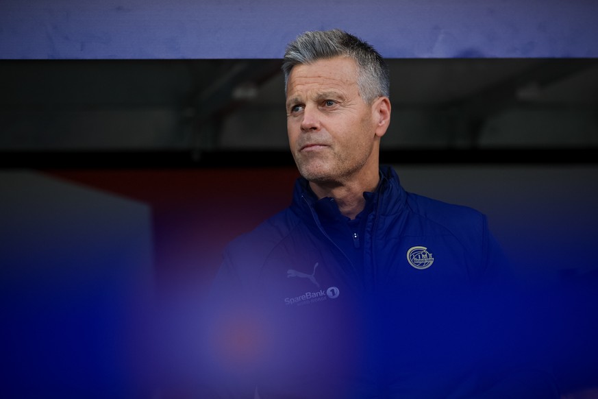 epa12385381 Bodo/Glimt's head coach Kjetil Knutsen looks on prior to the UEFA Champions League match between Slavia Praha and FK Bodo/Glimt in Prague, Czechia, 17 September 2025. EPA/MARTIN DIVIS ...