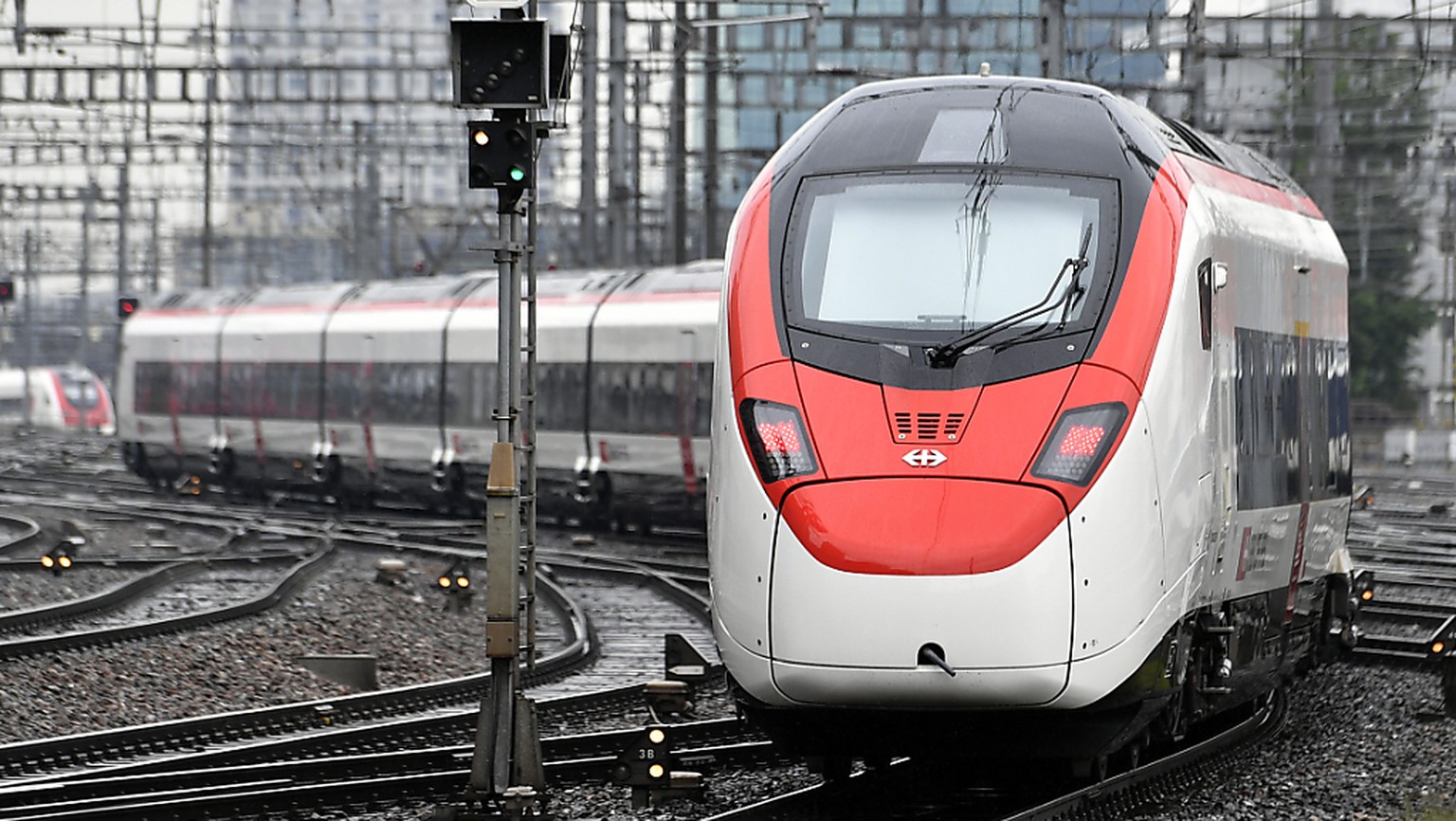 Stadler Rail könnte einen grösseren Auftrag aus Berlin erhalten. Im Bild: Stadler Gotthardzug Giruno. (Archivbild)