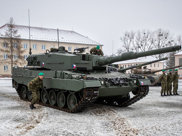 Un char Leopard de l&#039;arm�e tch�que, un exemple de l&#039;armement lourd que demande Kiev.