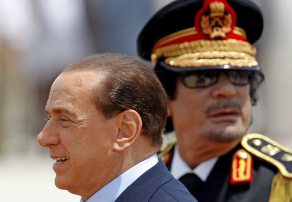 epa10686496 (FILE) Italian Premier Silvio Berlusconi (L), welcomes Libyan leader Muammar Gaddafi (R), at Rome&#039;s Ciampinio airport, Italy, on 10 June 2009 (reissued 12 June 2023). Silvio Berluscon ...
