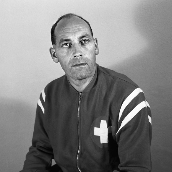 Hans Rueegsegger, Trainer der Schweizer Fussballnationalmannschaft, aufgenommen 1954. Rueegsegger betreute zusammen mit Branko &quot;Bane&quot; Sekulic und Willibald Hahn vom September 1958 bis im Okt ...