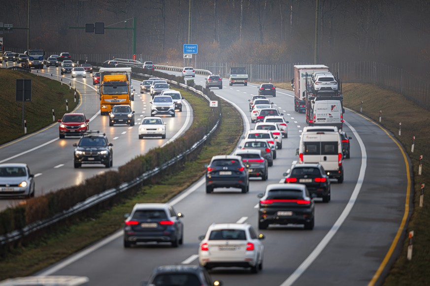 Des vehicules sont photographies proche de la sortie de Coppet sur l&#039;autoroute A1 ce lundi 12 fevrier 2024 a Chavannes-de-Bogis. Suite au depot d&#039;un referendum la population sera menee a vot ...