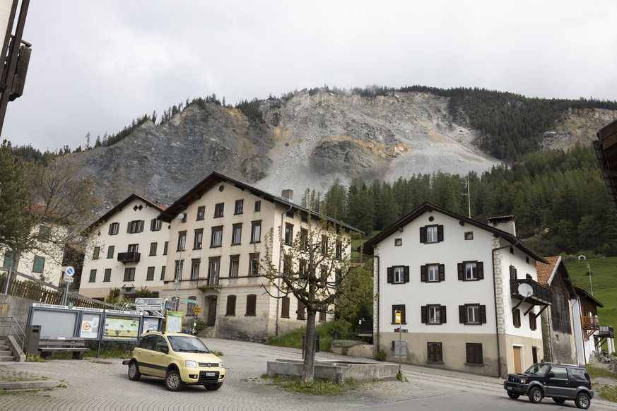 FILE - Residential buildings stand in front of the "Brienzer Rutsch" the rockfall danger zone in Brienz-Brinzauls, Switzerland, Friday, May 12, 2023. (AP Photo/Arnd Wiegmann, file)