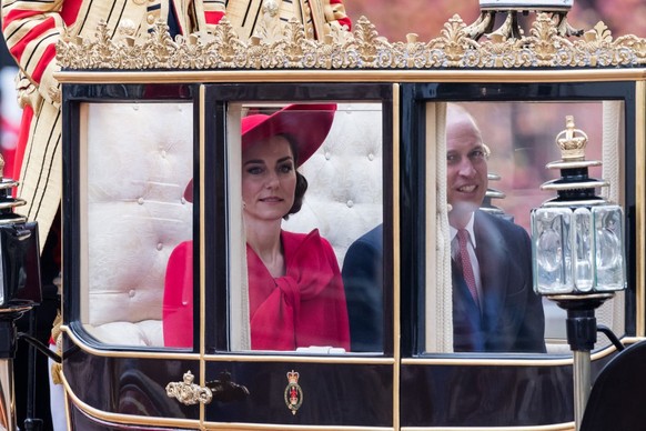 State Visit of President of the Republic of Korea Yoon Suk Yeol - Buckingham Palace, London Prince William The Prince of Wales and Princess Catherine The Princess of Wales arrive in a carriage at Buck ...