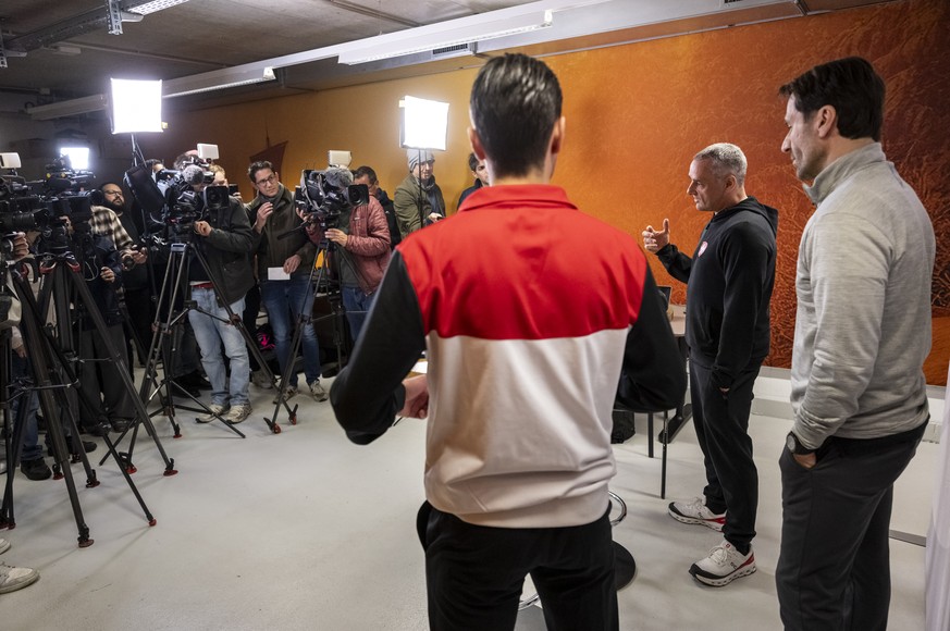 On était à la conférence de presse de la Nati et c'était rocambolesque