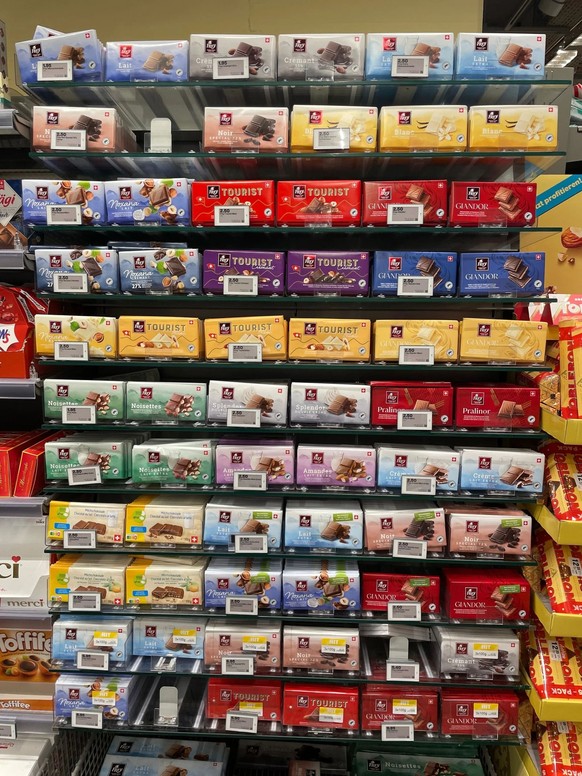 Les tablettes de chocolat Frey habituelles de 100 grammes coûtaient auparavant 1,80 franc, leur prix est désormais de 2,50 francs.