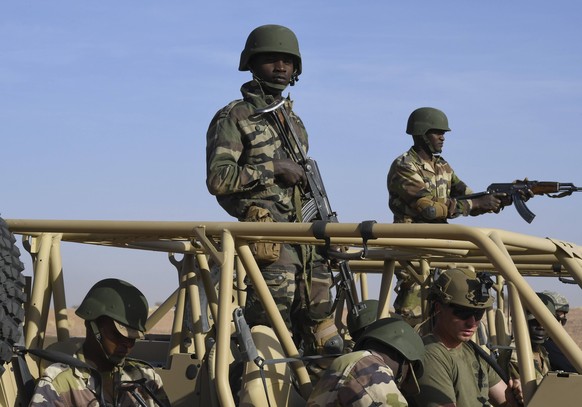 Le 2 novembre 2020, des soldats nigériens suivent une formation tactique avec l’armée américaine à Agadez, Niger.