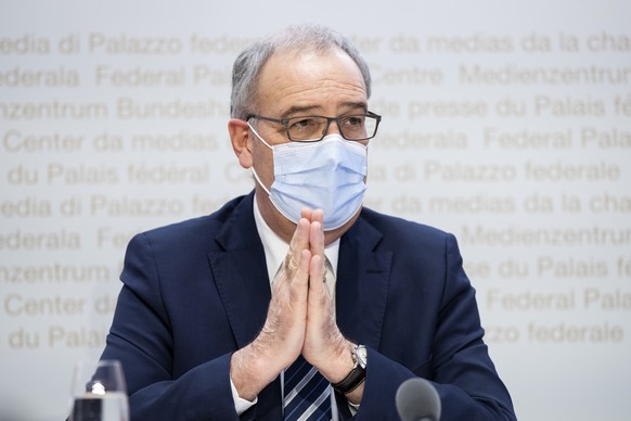 Bundespraesident Guy Parmelin spricht waehrend einer Medienkonferenz des Bundesrates zur aktuellen Lage im Zusammenhang mit dem Coronavirus, am Mittwoch, 24. Februar 2021, in Bern. (KEYSTONE/Peter Kla ...