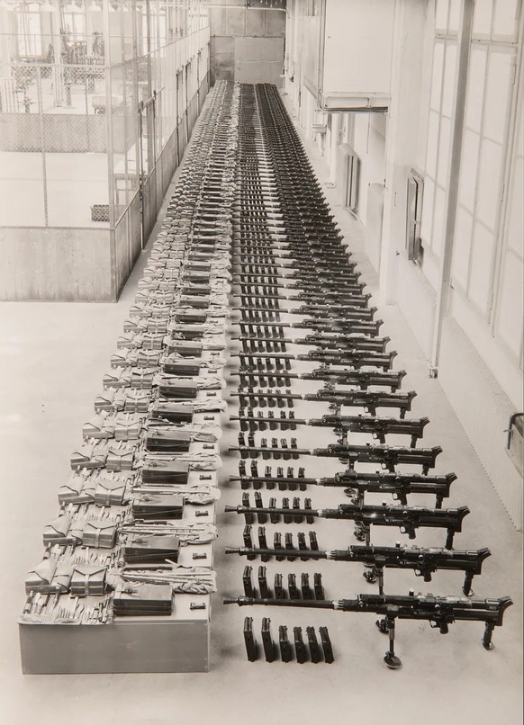 Arquebuses antichars de 20 mm S18-150 prêtes à l’emploi, avec leurs accessoires, vers 1934/35.
https://museum-alteszeughaus.so.ch/