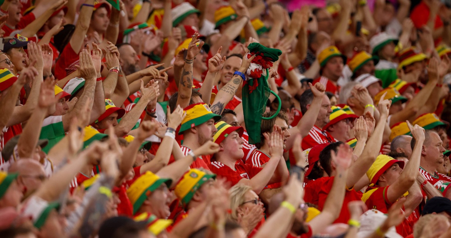 USA vs Wales AL-RAYYAN, AR - 22.11.2022: USA VS WALES - Wales fans during the match between the United States and Wales, valid for the group stage of the World Cup, held at the Ahmed bin Ali Stadium i ...