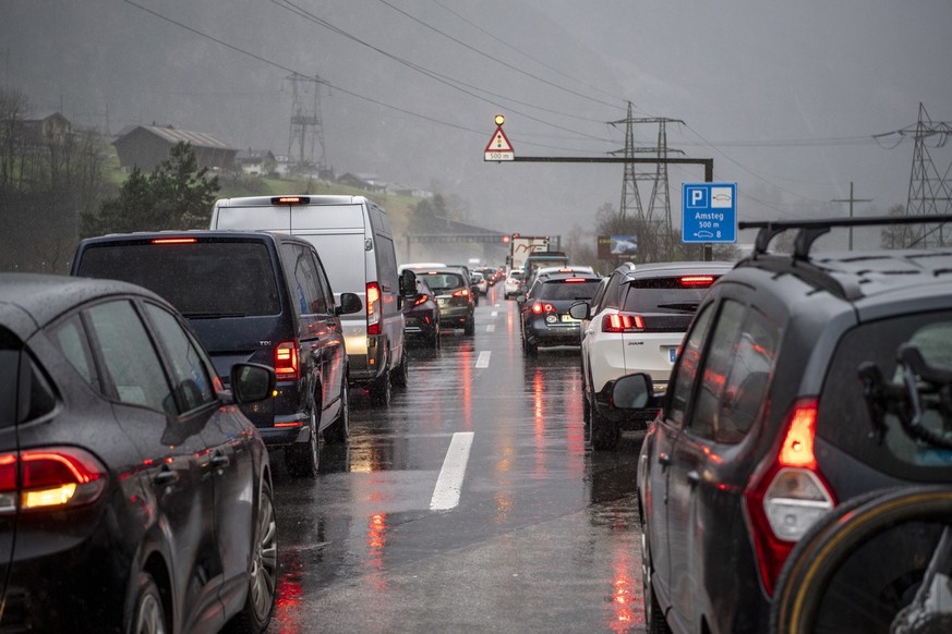 Pour éviter les bouchons au Gothard, le TCS conseille de partir tôt le matin ou tard le soir.