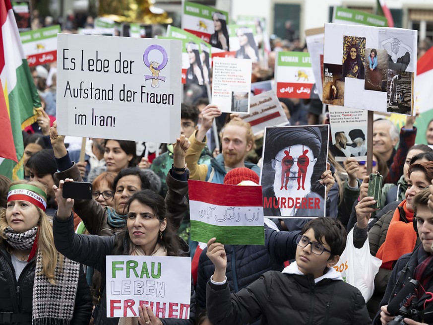 Une manifestation en soutien aux Iraniennes et Iraniens a d