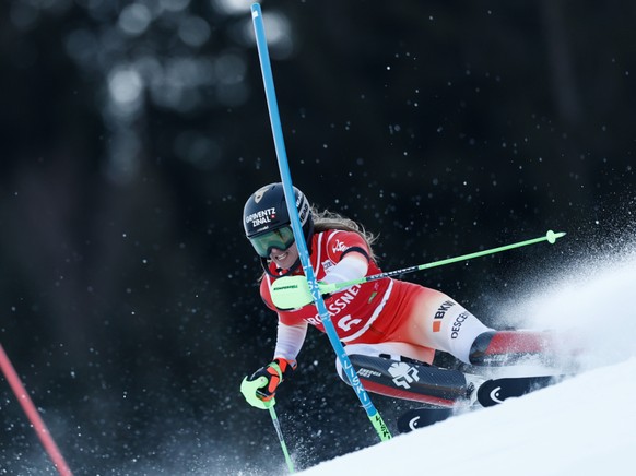 Camille Rast a réalisé le meilleur temps de la première manche de slalom à Kranjska Gora dimanche.