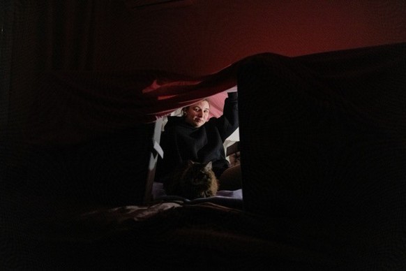 Ievguenia attend la fin de l’hiver dans sa cabane.