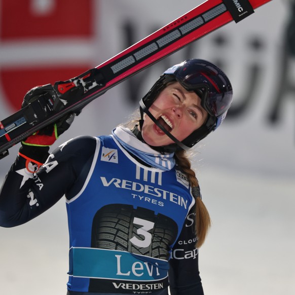 La joie de Mikaela Shiffrin après sa 102e victoire en Coupe du monde