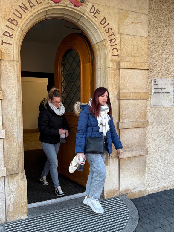 20 janvier 2025, à Moutier, au Tribunal régional Jura bernois-Seeland. Laura Cirone et Vanessa Ramires sont dépitées. Ni Fabien ni son avocat ne se sont présentés à l'audience empêchant la tenue des d ...