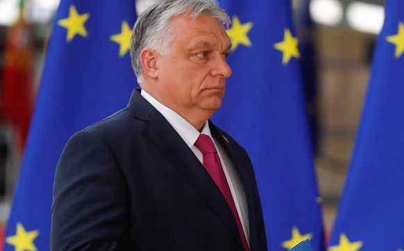 epaselect epa09986416 Hungary&#039;s Prime Minister Viktor Orban arrives at the first day of a Special European Summit on Ukraine at the European Council, in Brussels, Belgium, 30 May 2022. EPA/STEPHA ...