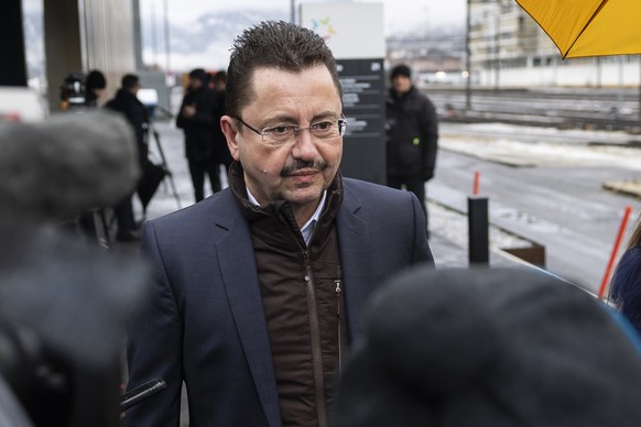 epa12726471 Didier Elsig, lawyer for several victims speaks to journalists to a hearing before the public prosecutor of the canton of Valais, following the deadly fire at the 'Le Constellation  ...