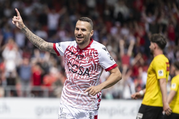Dejan Sorgic (SIO), gauche, jubile apres son but pour le 2:0, lors de la rencontre de football de Challenge League entre FC Sion, SIO, et FC Schaffhouse, FCS, ce lundi 20 Mai 2024 au stade de Tourbill ...